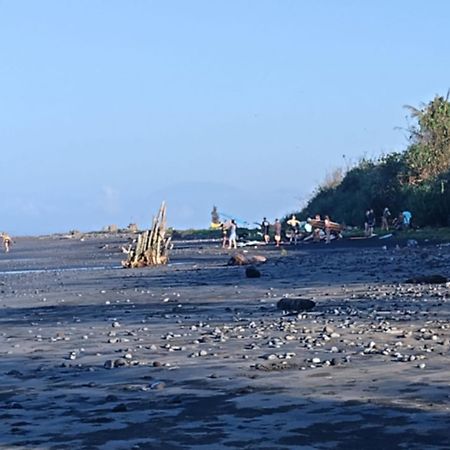 Kirra'S Beach House Pulukan Bagian luar foto